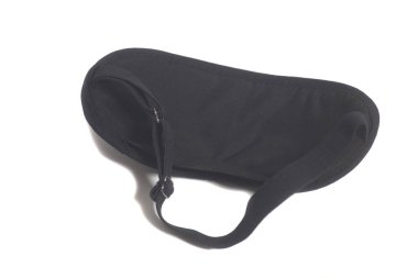 Uyku maskesi, beyaz arka plan üzerinde izole siyah