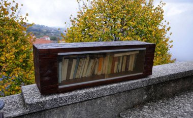 Açık hava Macchiagodena kütüphanesi 1 / 11 / 2019 İtalya