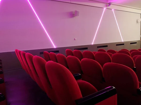 Aula Auditorium Kosong Dengan Kursi Merah — Stok Foto