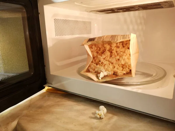 Cooking Popcorn Microwave — Stock Photo, Image