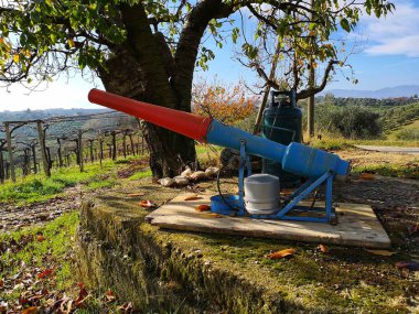 Silah kuşları korkutuyordu.