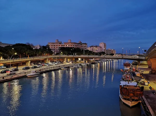 Flussufer Der Stadt Pescara Bei Nacht — Stockfoto