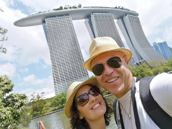 Selfie Casal Baía Marina Singapore — Fotografia de Stock