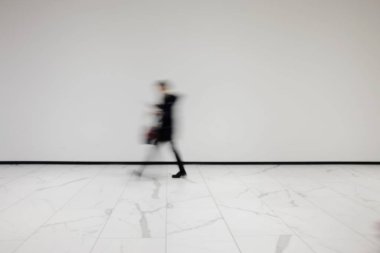 Odaklanamayan insanlar yürüyor