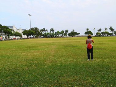 Malezya 'daki Penang bahçelerinde turist