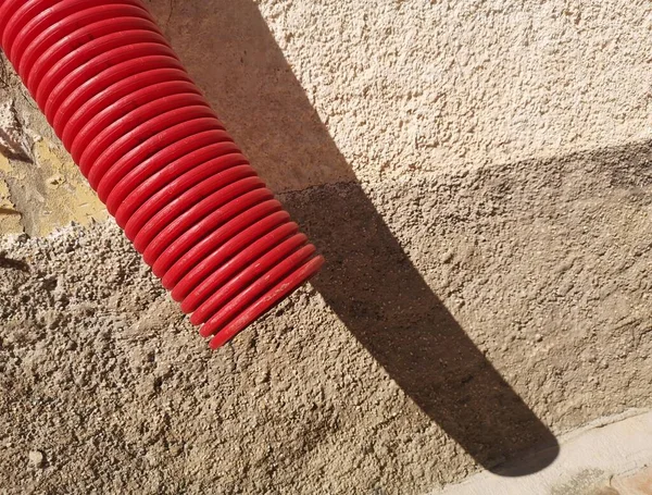 Tubo Plástico Vermelho Local Construção — Fotografia de Stock