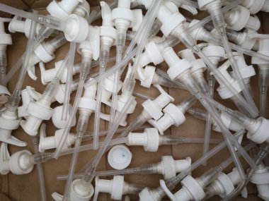 Satılık şişeler için ilaç pompaları