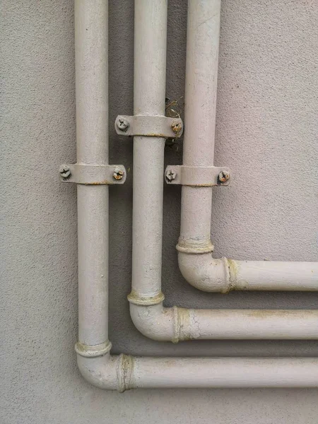 壁上的煤气管道系统 — 图库照片