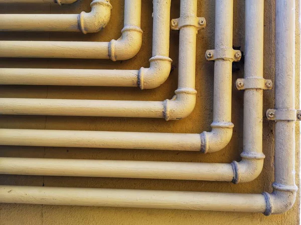 Duvardaki gaz boru sistemi