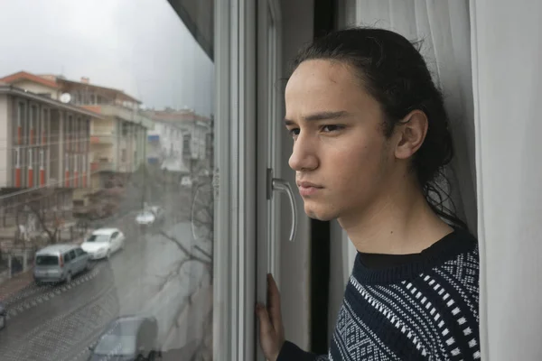 Teen Front Curtain Watching Empty Street His Window Anxiety — Stock Photo, Image