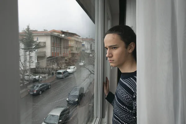 Teen Front Curtain Watching Empty Street His Window Anxiety — Stock Photo, Image