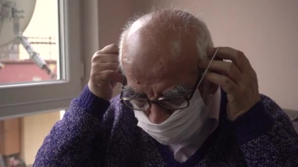 Zbliżenie Powolny Ruch Strzał Bardzo Stary Turecki Człowiek Noszenie Maska — Wideo stockowe