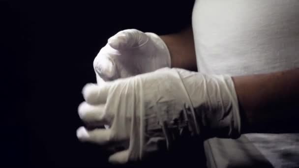 Zbliżenie Zdjęcia Profesjonalnego Pracownika Medycznego Zdejmującego Rękawiczki — Wideo stockowe