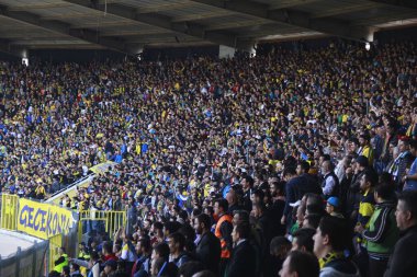 Ankara / Türkiye - 03.26.2017: Maçı izleyen futbol taraftarları takımları Ankaragc 'ı destekliyor. Ankaragc, Türkiye Süper Ligi 'nde mücadele eden bir futbol takımıdır.