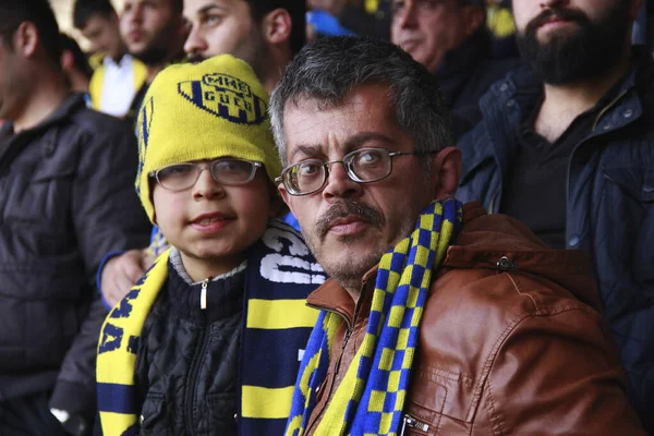 Ankara / Türkiye - 03.26.2017: Ankaragc taraftarları stadyumda kamera karşısında futbol eşarbı takan mutlu baba ve oğul. Ankaragc, Türkiye Süper Ligi 'nde mücadele eden bir futbol takımıdır.