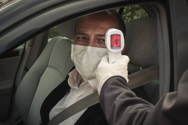 Shot Policeman Measuring Senior Adult Driver Body Temperature Infrared Thermometer — Stock Photo, Image