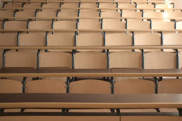 Toma Asientos Vacíos Aula Universitaria Bien Organizados Debido Pandemia Mundial — Foto de Stock