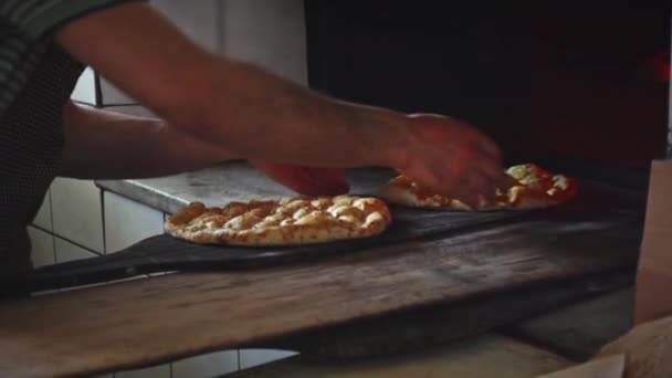 Panadero Turco Ajusta Calor Del Pan Tradicional Del Ramadán Cocina — Vídeos de Stock