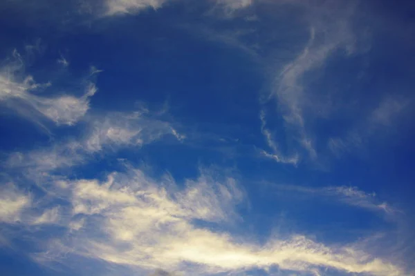 Schöner Himmel mit Wolken — Stockfoto