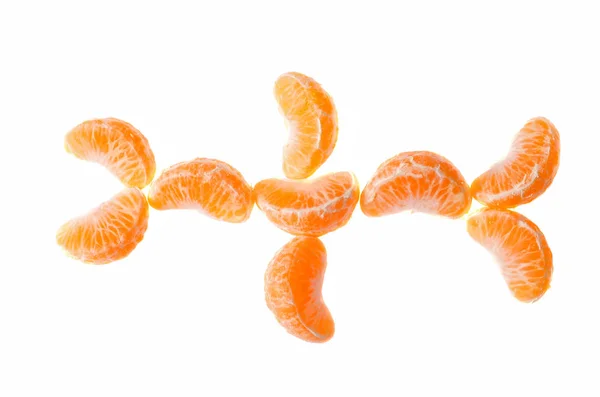 Mandarino arancio lobuli agrumi su sfondo bianco — Foto Stock