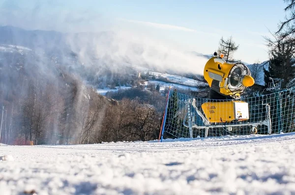 Kar topu yapay kar üretir