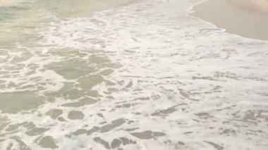 Sahilde güzel bir kum dalgası var.