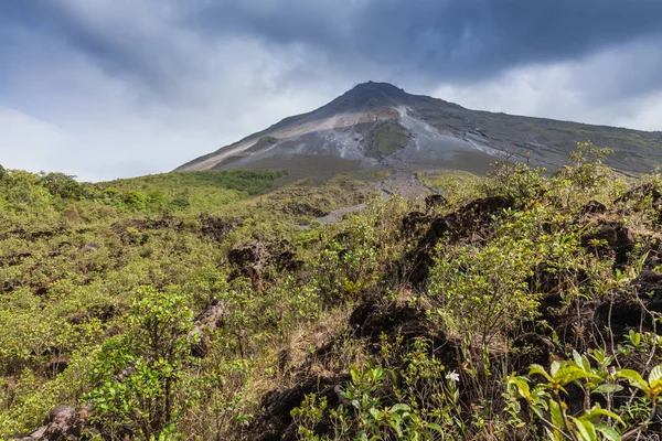 阿雷纳尔火山在哥斯达黎加 （美丽的风景) — 图库照片