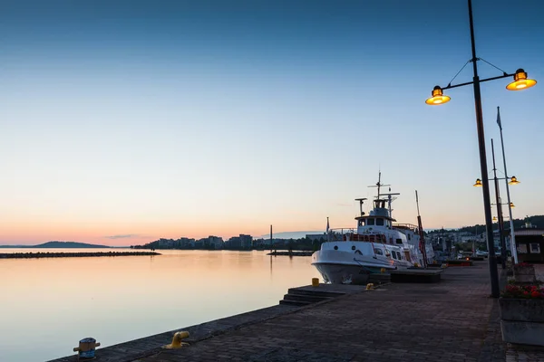 Belo pôr do sol em Lahti, Finlândia — Fotografia de Stock