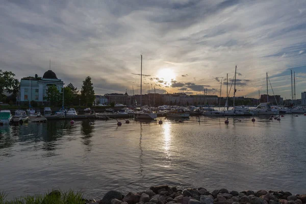 Život ve městě Helsinki. Ulice, kultura. Finsko moře, gilf — Stock fotografie