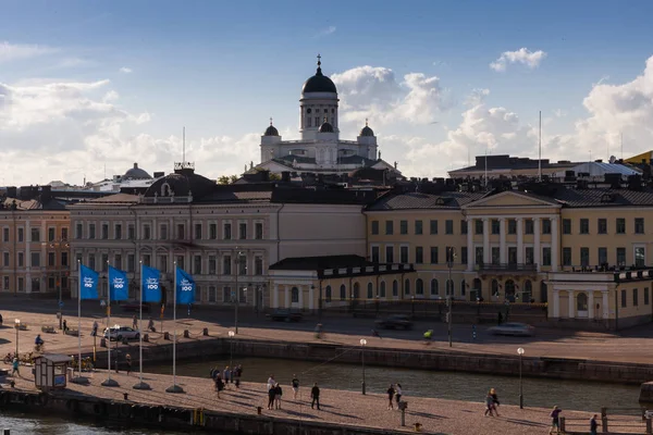 Helsinki városi élet. Utcák, kultúra. Finnország-tenger, gilf — Stock Fotó