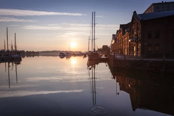 Helsinki, Finlandiya, gemiler ve deniz araçları, setin sabahın erken saatlerinde 