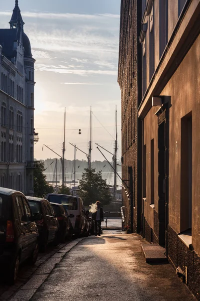 Helsínquia rua, andando na cidade, navios — Fotografia de Stock