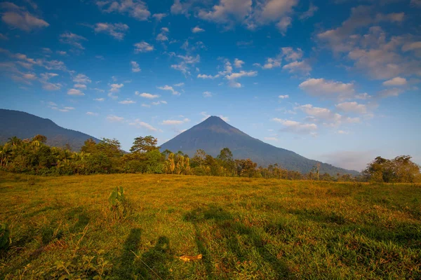 Vulcão Arenal Costa Rica Fotos De Bancos De Imagens