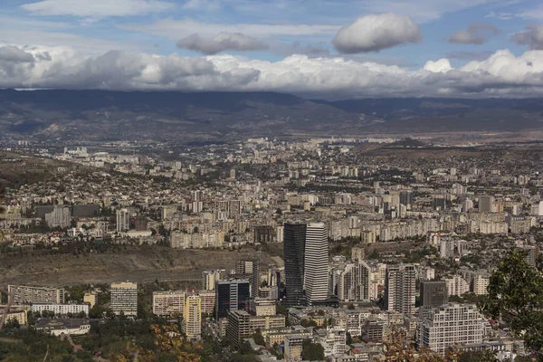 Tiflis şehrinin panoramik manzarası, Ekim 2019, Georgia.