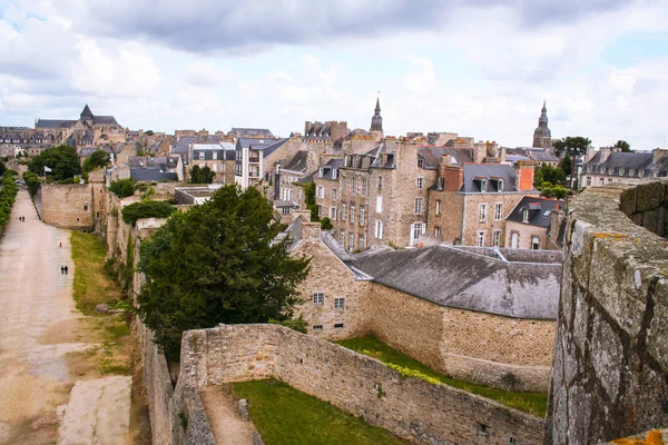 Stadsgezicht van Dinan — Stockfoto