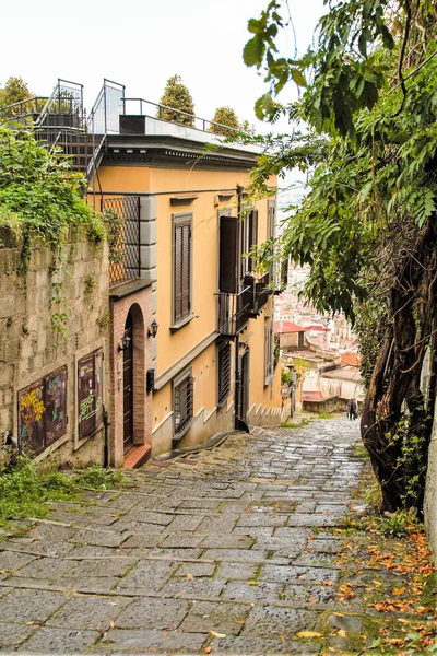 Escadas antigas em Nápoles — Fotografia de Stock