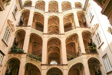 Naples adlı - İtalya - 08/31/2016 - tarihinde XVII yy Sanfelice mimar tarafından Palazzo dello spagnolo bilinen barok saray