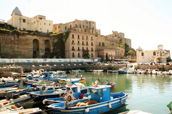 Der alte Hafen von Pozzuoli — Stockfoto