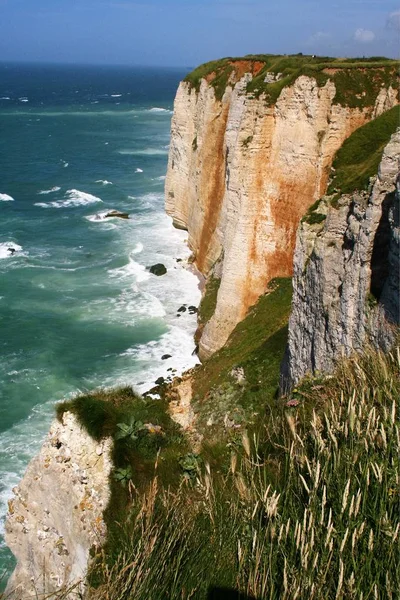 Пейзаж скал и пляжа Этретат, Нормандия, Франция — стоковое фото