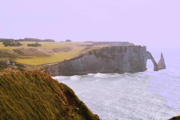 Klippenlandschaft und Strand von Etretat, Normandie, Frankreich — Stockfoto