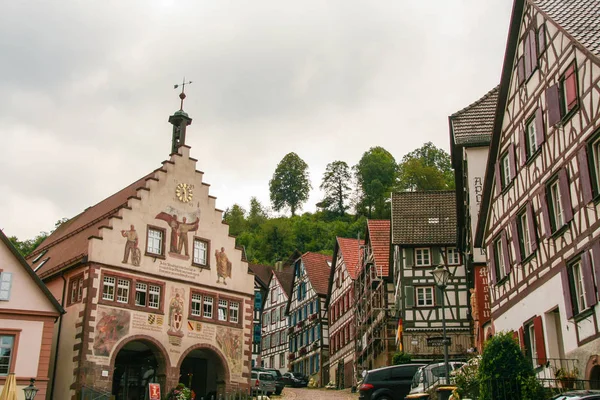 Ratusz, stary symbol rathaus Schiltach, — Zdjęcie stockowe