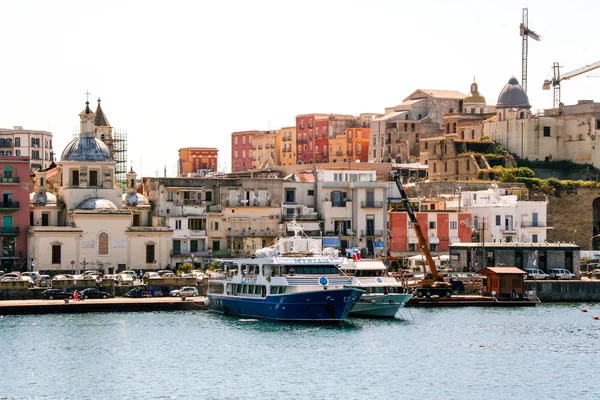 El puerto de Pozzuoli — Foto de Stock