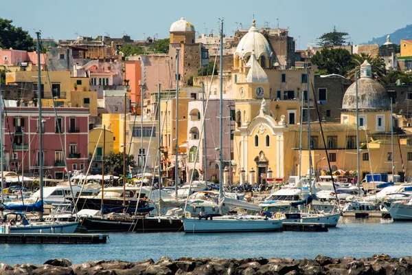 Den port Procida — Stockfoto