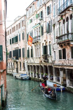 Venedik,-İtalya /On suya yansıtan güzel binalar ile Venedik'te 04/02/2010 - kanal