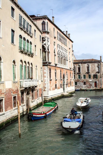 Venice Italy 2010 Channel Venice Beautiful Buildings Reflecting Water — стоковое фото