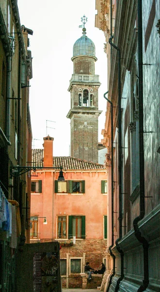 Un chennel en la ciudad de Venecia —  Fotos de Stock