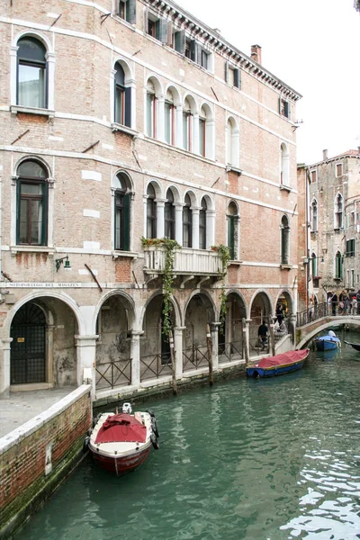 ヴェネツィアの都市チャネル — ストック写真