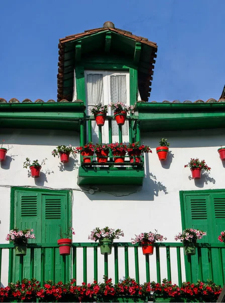 Farbenfrohe Fassaden bei hondarribia — Stockfoto