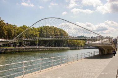 Bilbao 'daki köprüde.