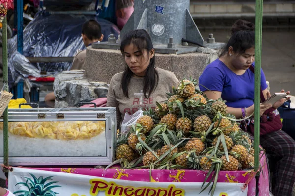 Pineapple stall — Stock Photo, Image